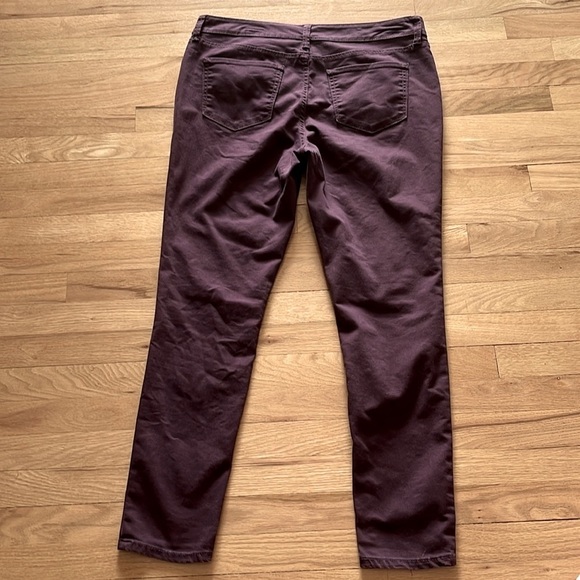 🌟HP🌟St. John’s Bay Mid Rise Secretly Slender Skinny Fit Jeans - Picture 3 of 9